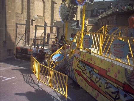 hna yalah radi ytl3o l mossiba lol