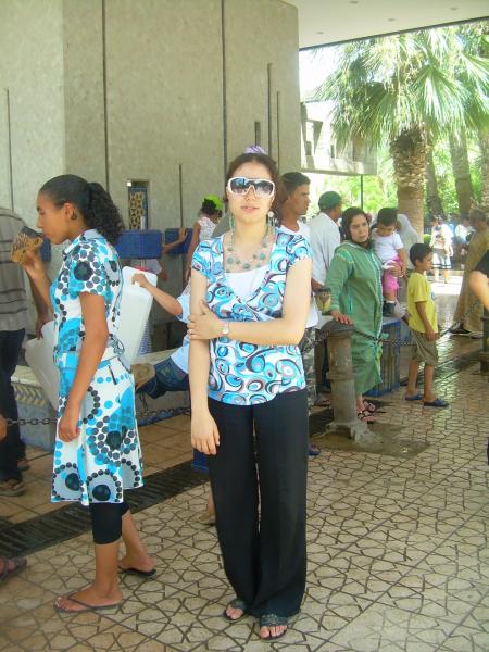 yamat dawaznaha wa3ra m3AA  hadi lham9a   raja